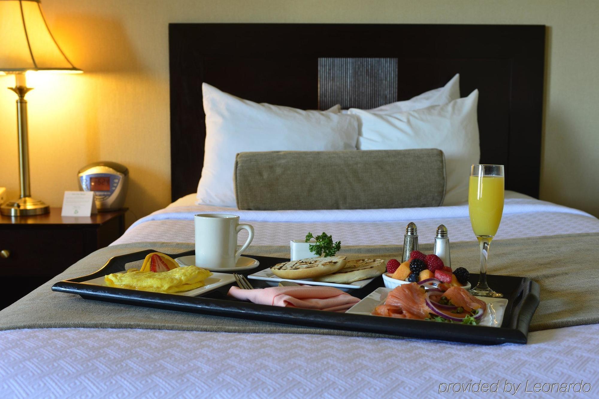 Holiday Inn & Suites Pittsfield-Berkshires By Ihg Esterno foto