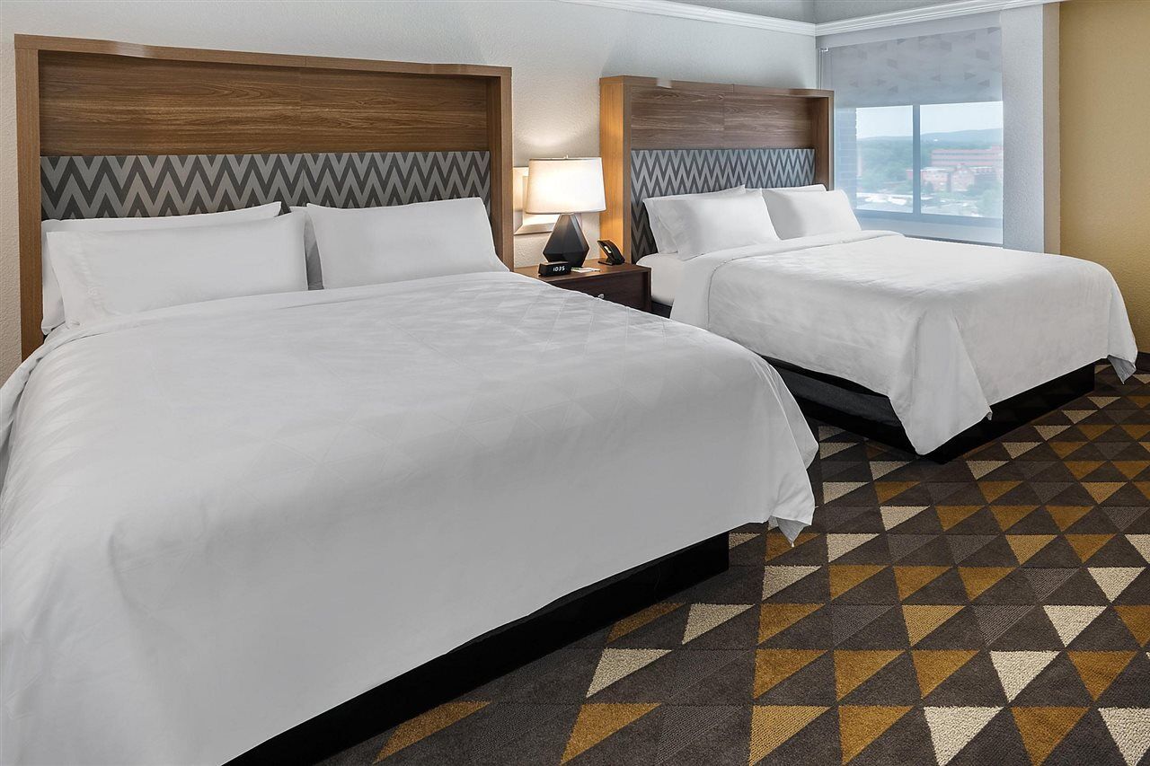Holiday Inn & Suites Pittsfield-Berkshires By Ihg Esterno foto